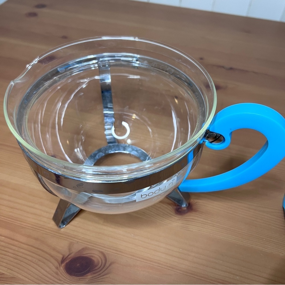 Bodum Glass Teapot with Sky Blue Lid and Red Knob Never Used - Picture 4 of 5